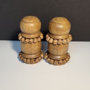 wooden salt and pepper shakers rustic country decrotive